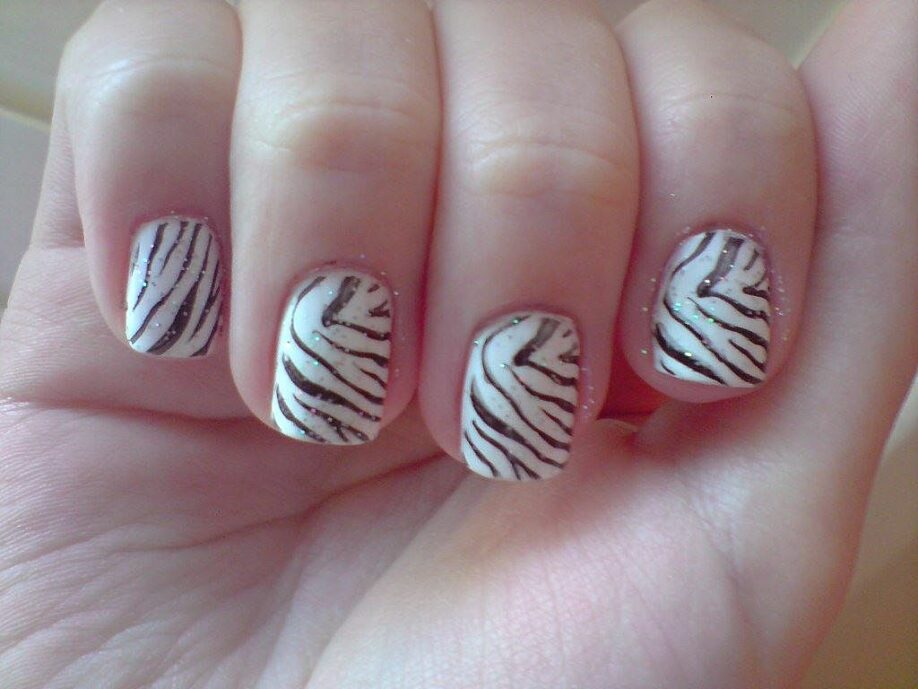 Zebra Nail Art Paznokci