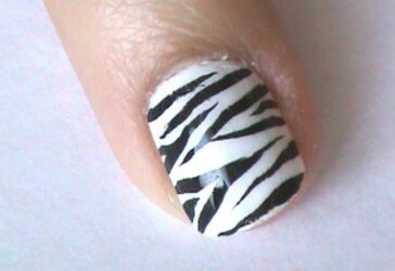 Zebra Nail Art