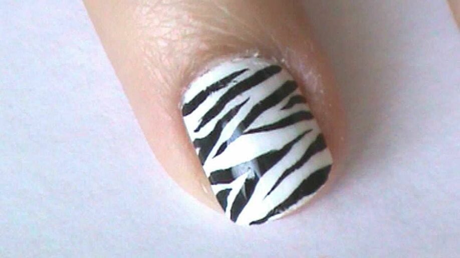 Zebra Tips Nail Art Paznokci